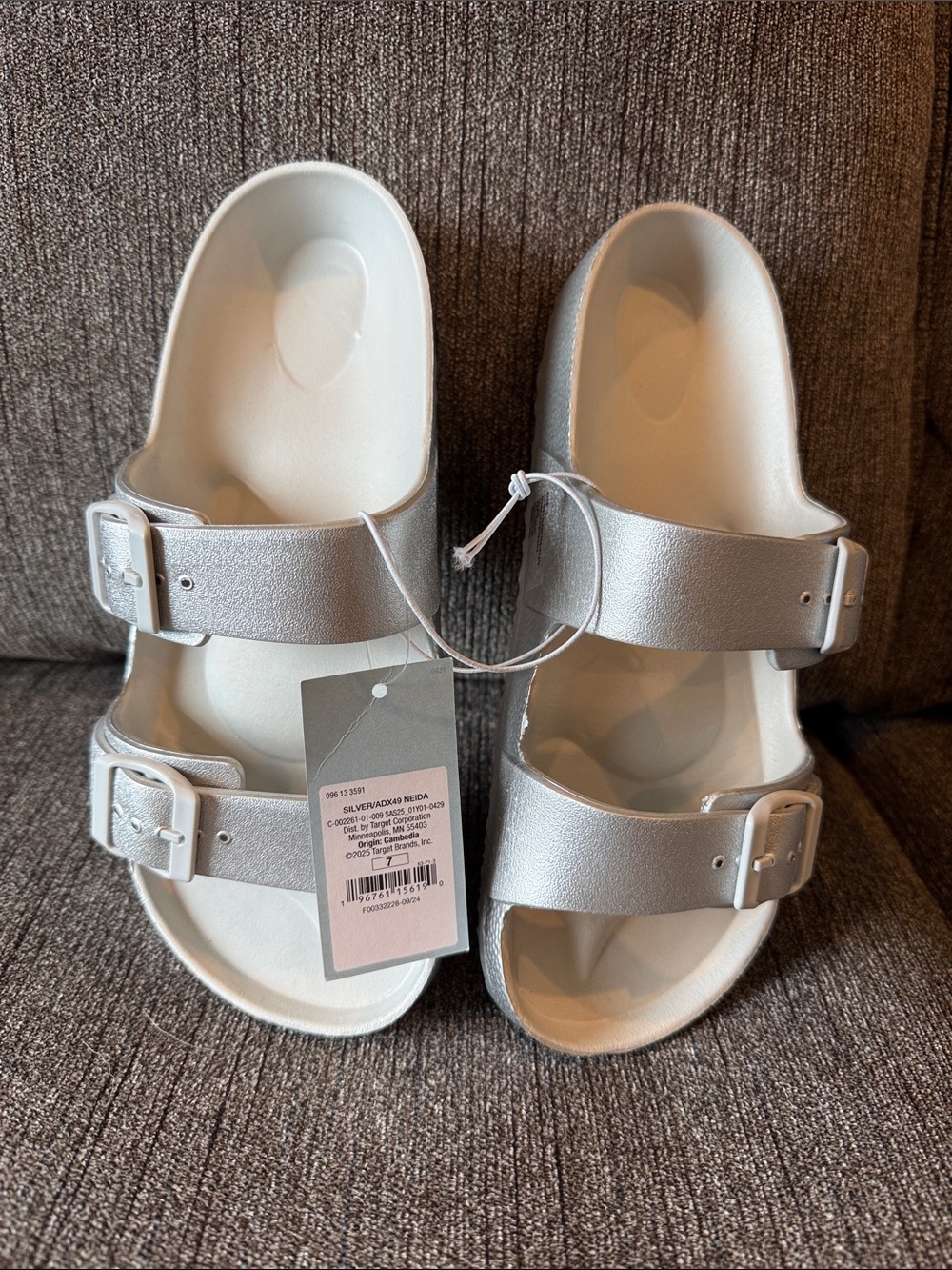 SHADE&SHORE SILVER SANDLES/SLIDES SZ. 7